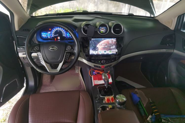 Used BYD S7 2015 2.0T Upgraded Automatic Luxury Version Center Console