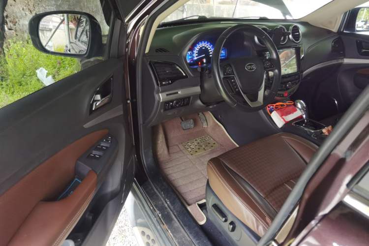 Used BYD S7 2015 2.0T Upgraded Automatic Luxury Version Driver Seat