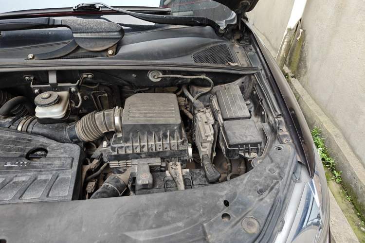 Used BYD S7 2015 2.0T Upgraded Automatic Luxury Version Engine Bay Left