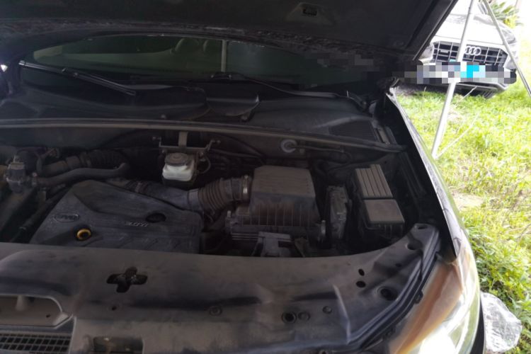 Used BYD S7 2015 2.0T Upgraded Automatic Luxury Version Engine Bay Left