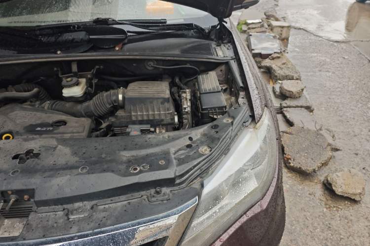 Used BYD S7 2015 2.0T Automatic Prestige Model Engine Bay Left