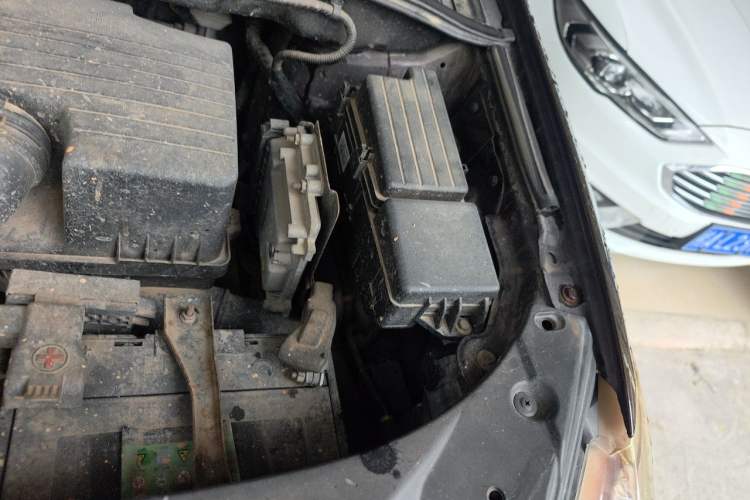 Used BYD S7 2015 1.5T Manual Luxury Model Engine Bay Left
