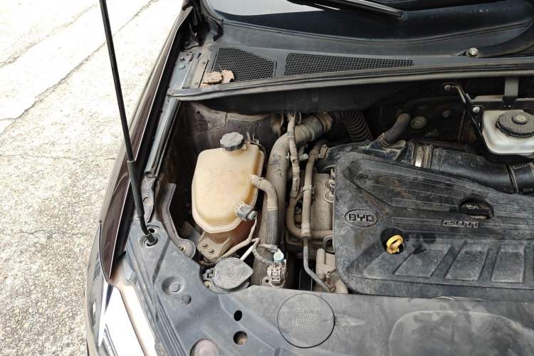 Used BYD S7 2015 2.0T Upgraded Automatic Luxury Version Engine Bay Right