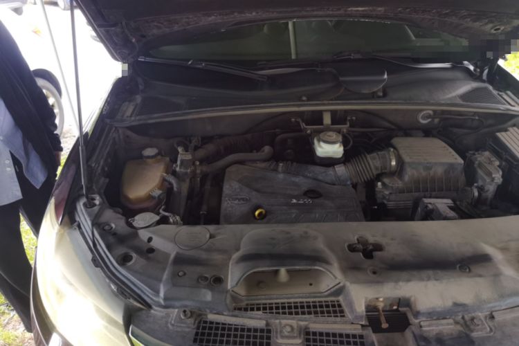 Used BYD S7 2015 2.0T Upgraded Automatic Luxury Version Engine Bay Right