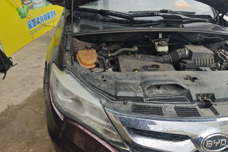 Used BYD S7 2015 2.0T Automatic Prestige Model Engine Bay Right