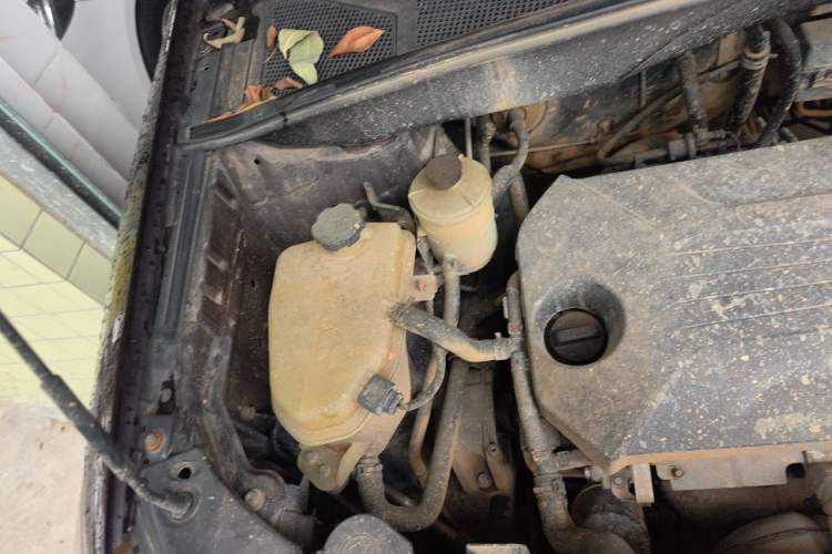 Used BYD S7 2015 1.5T Manual Luxury Model Engine Bay Right
