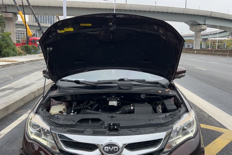 Used BYD S7 2015 2.0T Upgraded Automatic Flagship Version Engine Bay