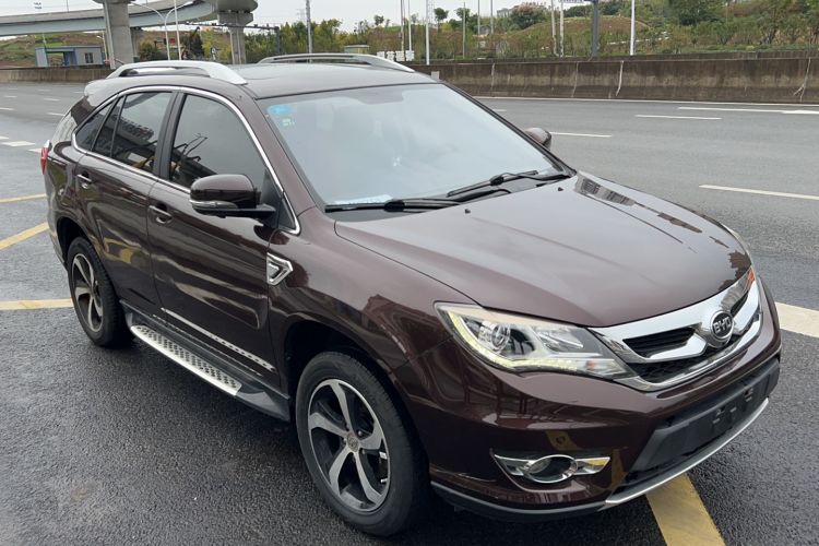 Used BYD S7 2015 2.0T Upgraded Automatic Flagship Version Front Right 45 Deg