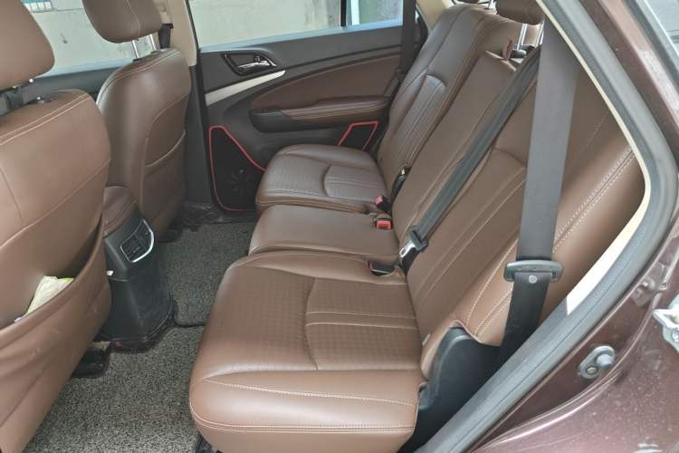 Used BYD S7 2015 2.0T Upgraded Automatic Luxury Version Left Rear Seat