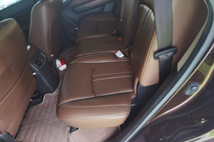 Used BYD S7 2015 2.0T Upgraded Automatic Luxury Version Left Rear Seat