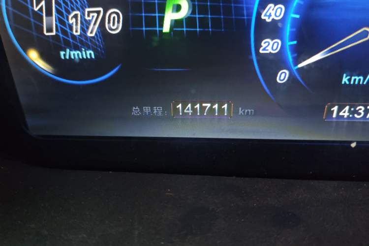 Used BYD S7 2015 2.0T Automatic Prestige Model Odometer Close Up