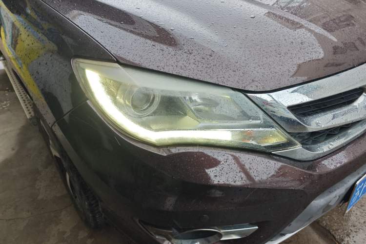 Used BYD S7 2015 2.0T Automatic Prestige Model Right Front Headlight