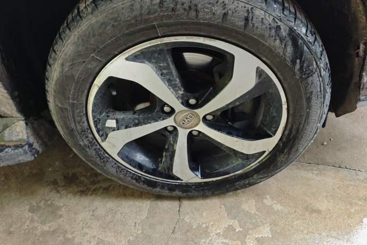 Used BYD S7 2015 2.0T Automatic Prestige Model Right Front Wheel Hub