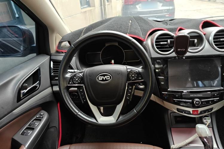 Used BYD S7 2015 2.0T Upgraded Automatic Luxury Version Steering Wheel