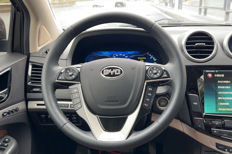 Used BYD S7 2015 2.0T Upgraded Automatic Flagship Version Steering Wheel