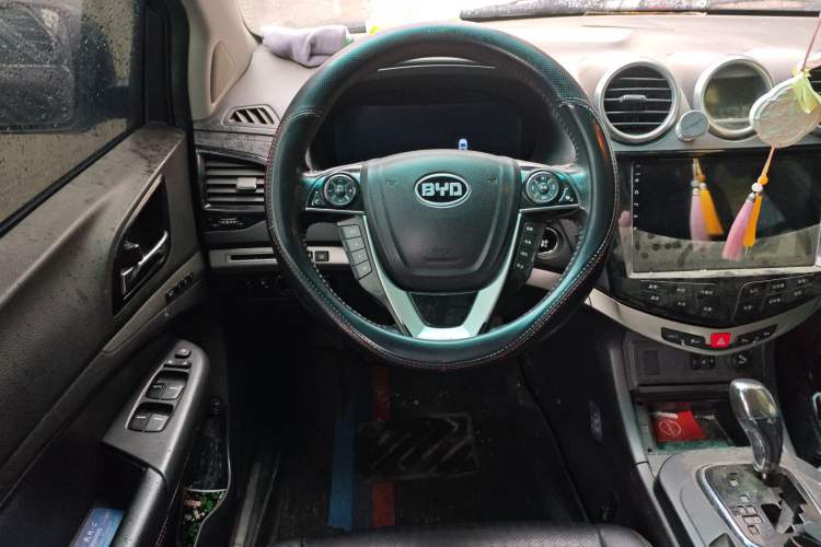 Used BYD S7 2015 2.0T Automatic Prestige Model Steering Wheel