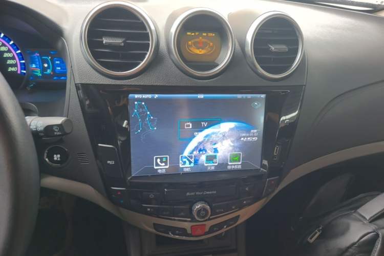 Used BYD S7 2015 2.0T Upgraded Automatic Luxury Version Audio And AC Panel