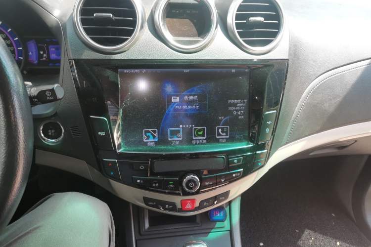 Used BYD S7 2015 2.0T Upgraded Automatic Luxury Version Audio And AC Panel