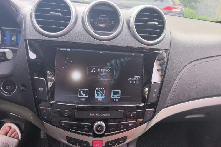 Used BYD S7 2015 2.0T Upgraded Automatic Luxury Version Audio And AC Panel
