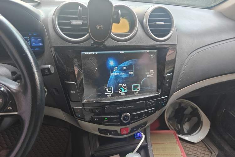 Used BYD S7 2015 2.0T Automatic Prestige Model Audio And AC Panel
