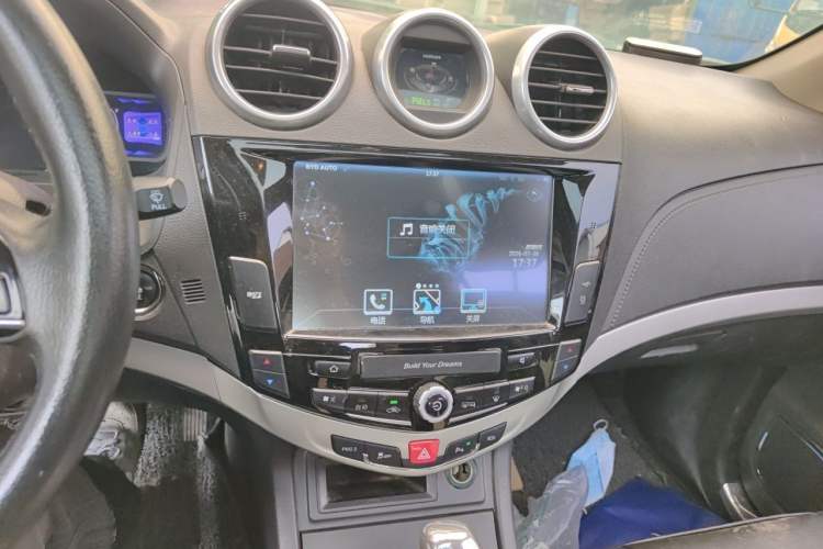 Used BYD S7 2015 2.0T Upgraded Automatic Luxury Version Audio And AC Panel