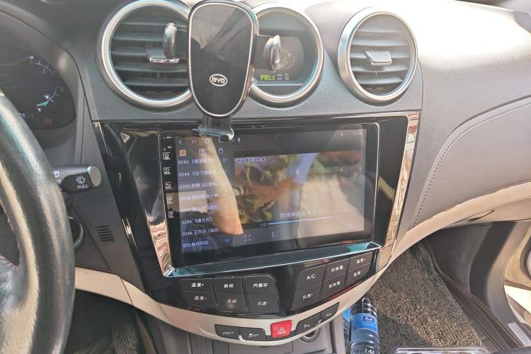Used BYD S7 2015 2.0T Automatic Flagship Edition Audio And AC Panel
