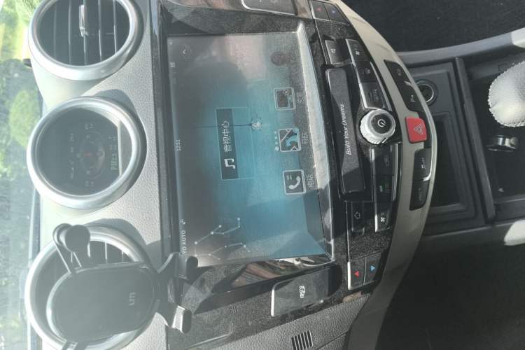 Used BYD S7 2015 2.0T Upgraded Automatic Luxury Version Audio And AC Panel