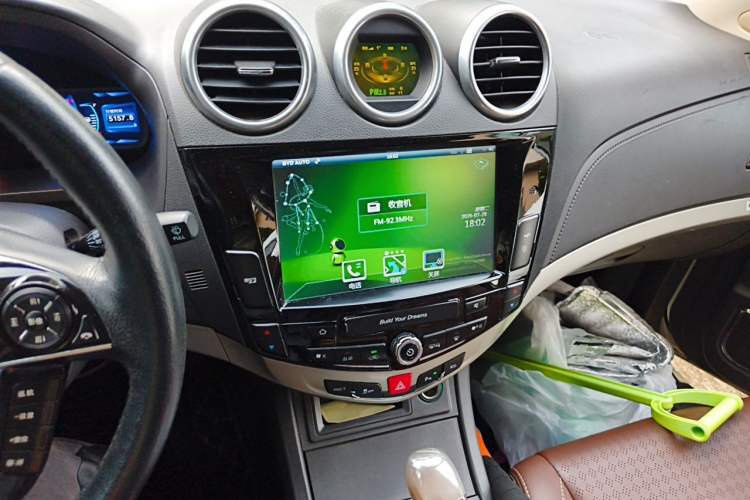 Used BYD S7 2015 2.0T Upgraded Automatic Luxury Version Audio And AC Panel