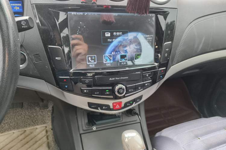 Used BYD S7 2015 2.0T Upgraded Automatic Luxury Version Audio And AC Panel