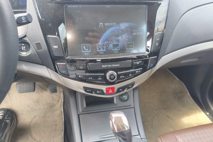 Used BYD S7 2015 2.0T Upgraded Automatic Luxury Version Audio And AC Panel