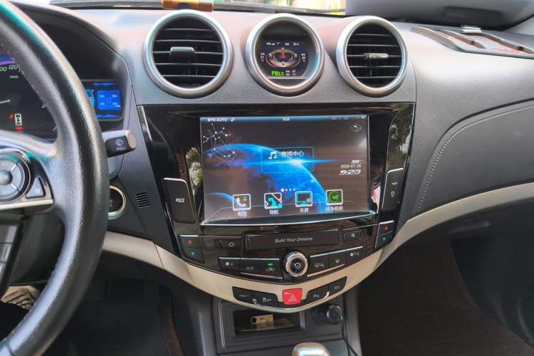 Used BYD S7 2015 2.0T Automatic Prestige Model Audio And AC Panel