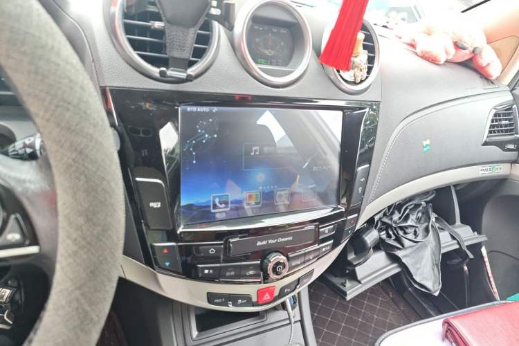 Used BYD S7 2015 2.0T Upgraded Automatic Luxury Version Audio And AC Panel