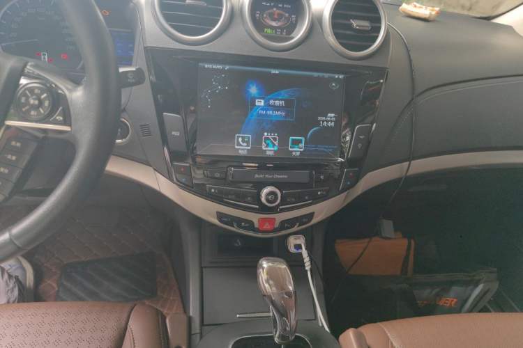 Used BYD S7 2015 2.0T Upgraded Automatic Luxury Version Audio And AC Panel