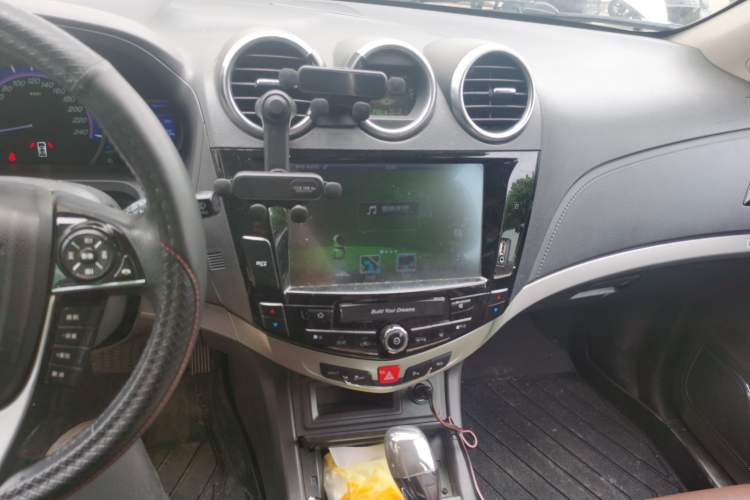 Used BYD S7 2015 2.0T Upgraded Automatic Luxury Version Audio And AC Panel
