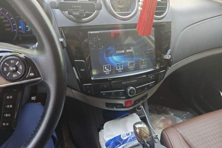 Used BYD S7 2015 2.0T Upgraded Automatic Luxury Version Audio And AC Panel