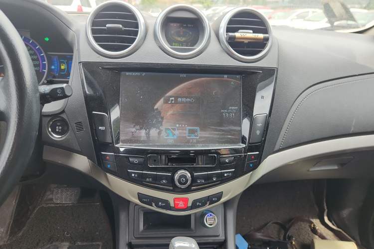 Used BYD S7 2015 2.0T Upgraded Automatic Luxury Version Audio And AC Panel