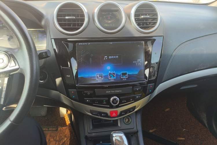 Used BYD S7 2015 2.0T Upgraded Automatic Luxury Version Audio And AC Panel