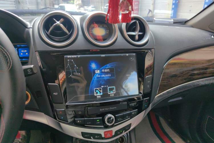 Used BYD S7 2015 2.0T Upgraded Automatic Luxury Version Audio And AC Panel