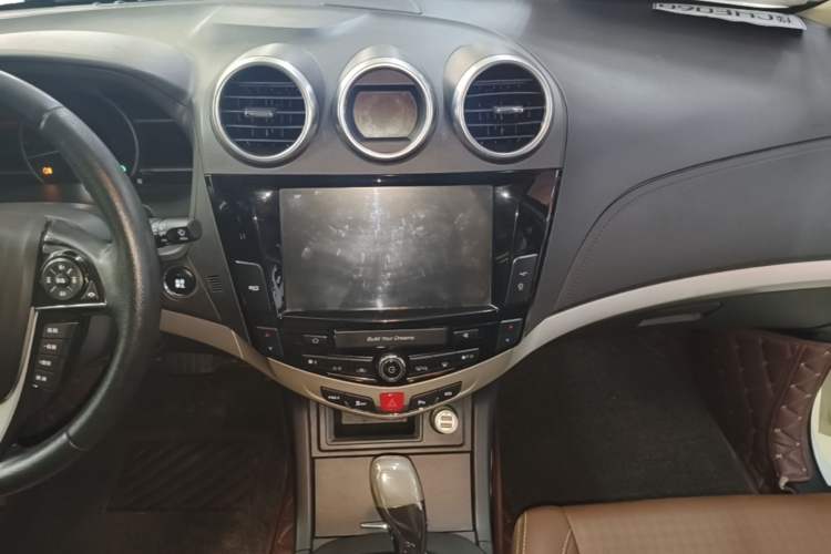 Used BYD S7 2015 2.0T Upgraded Automatic Luxury Version Audio And AC Panel