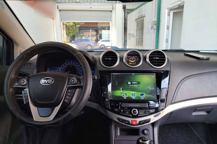 Used BYD S7 2015 1.5T Manual Luxury Model Center Console
