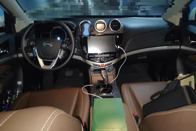 Used BYD S7 2015 2.0T Upgraded Automatic Luxury Version Center Console