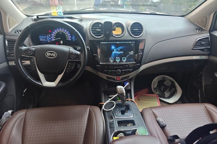 Used BYD S7 2015 2.0T Automatic Prestige Model Center Console