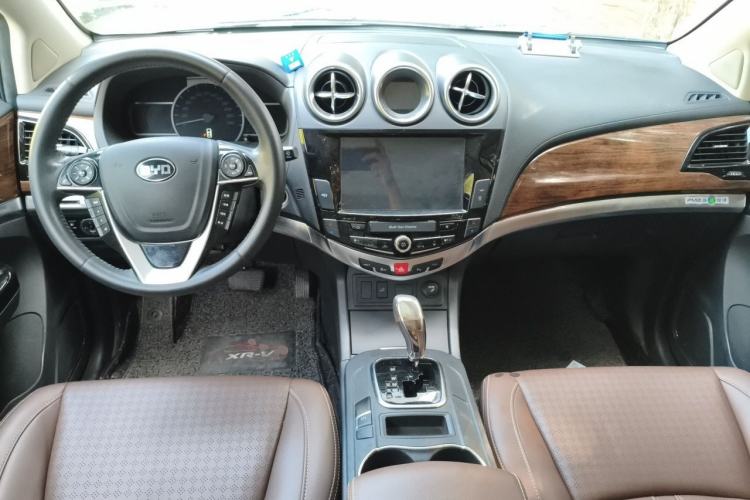 Used BYD S7 2015 2.0T Automatic Prestige Model Center Console