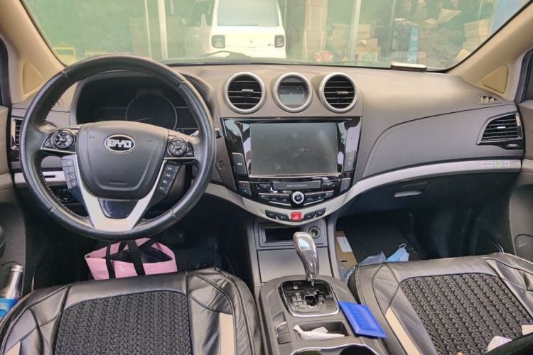 Used BYD S7 2015 2.0T Upgraded Automatic Luxury Version Center Console