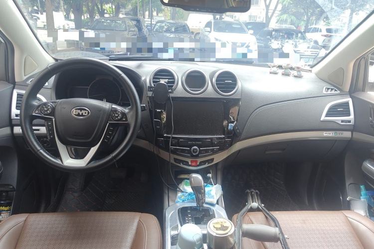 Used BYD S7 2015 2.0T Upgraded Automatic Luxury Version Center Console