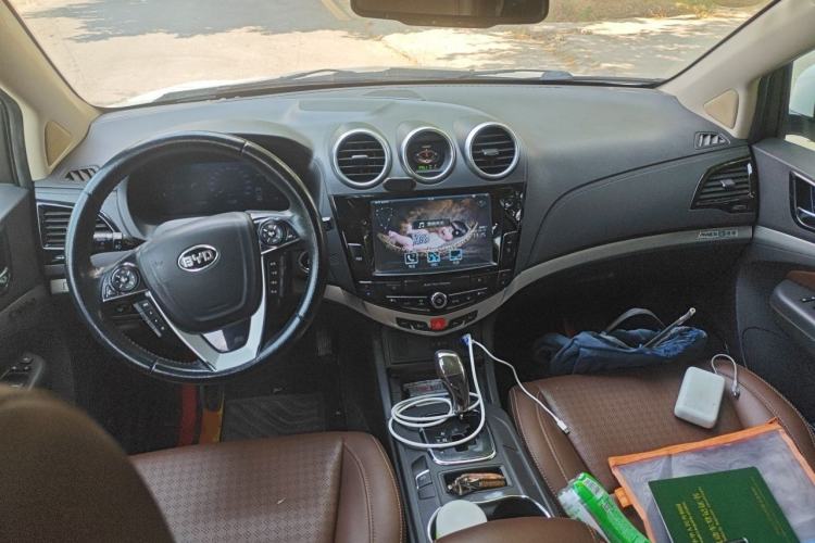 Used BYD S7 2015 2.0T Upgraded Automatic Flagship Version Center Console