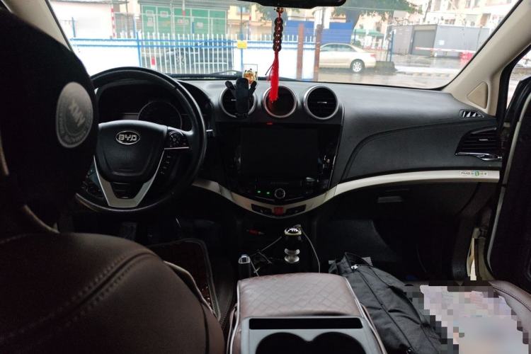 Used BYD S7 2015 1.5T Manual Luxury Model Center Console