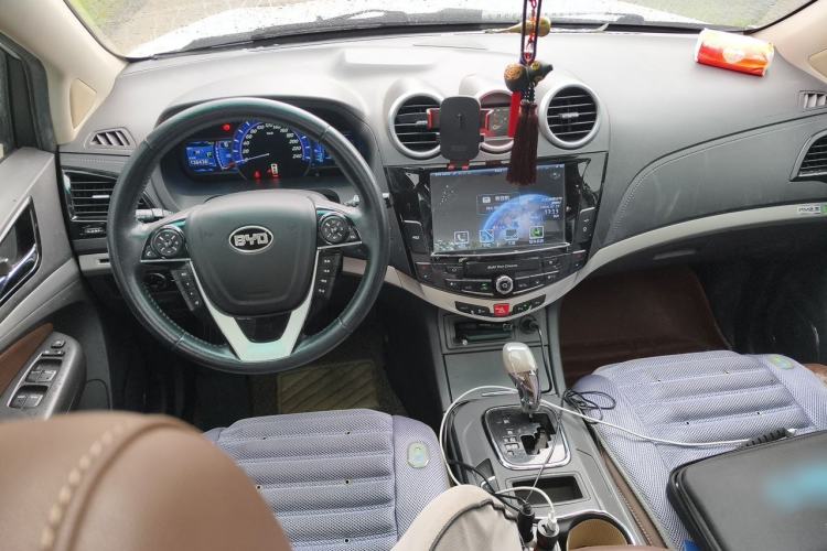 Used BYD S7 2015 2.0T Upgraded Automatic Luxury Version Center Console