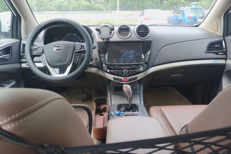 Used BYD S7 2015 2.0T Upgraded Automatic Luxury Version Center Console