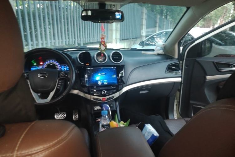 Used BYD S7 2015 2.0T Automatic Prestige Model Center Console